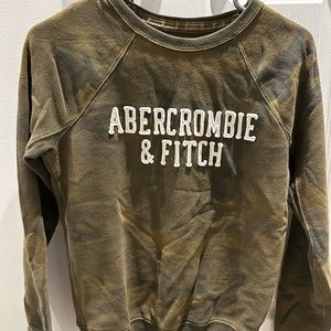 Price Drop✨Abercrombie Crewneck Sweatshirt - small, camo colour